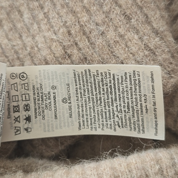 Oversized Alpaca Wool Turtleneck Sweater - Picture 10 of 11